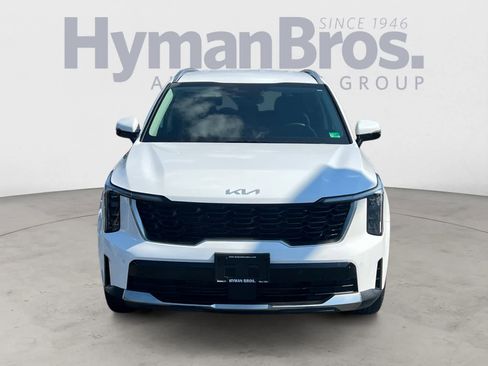 Certified 2025 Kia Sorento S image 9