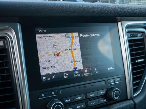 Used 2018 Porsche Macan Base image 33