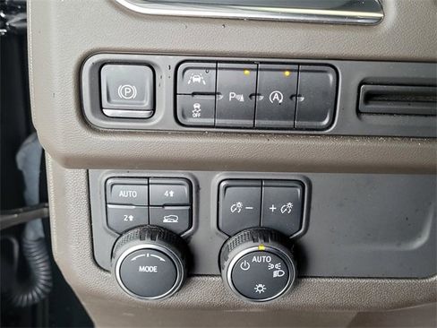 Used 2024 Chevrolet Suburban LT image 15