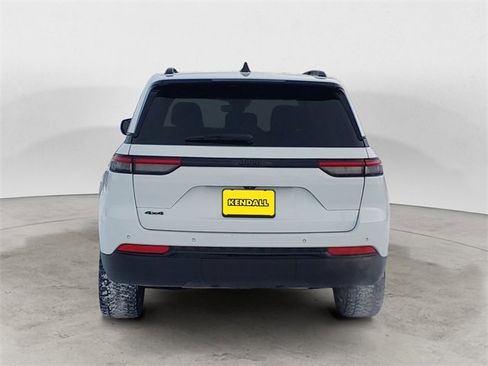 Used 2023 Jeep Grand Cherokee Altitude image 4