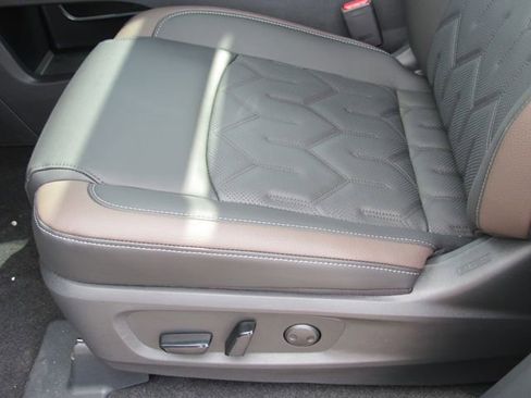 New 2026 Nissan Pathfinder Platinum image 15