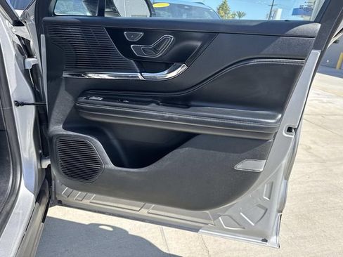 Used 2020 Lincoln Corsair AWD w/ Premium Package image 14