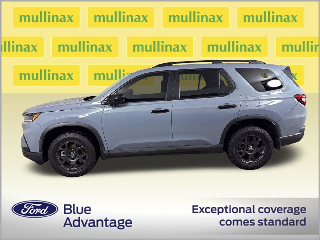 Used 2025 Honda Pilot TrailSport image 9