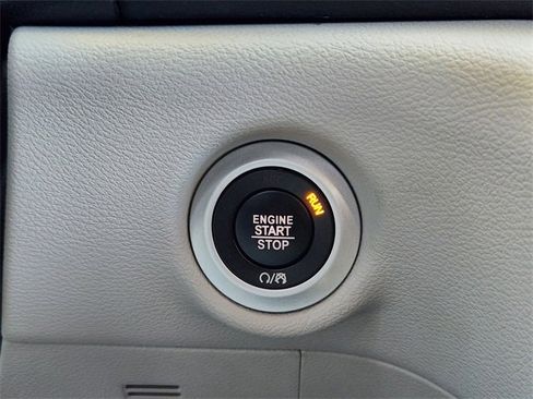 Certified 2018 Chrysler Pacifica Touring Plus w/ Tire & Wheel Group image 18