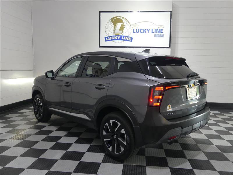 Used 2025 Nissan Kicks SV AWD/4WD image 11