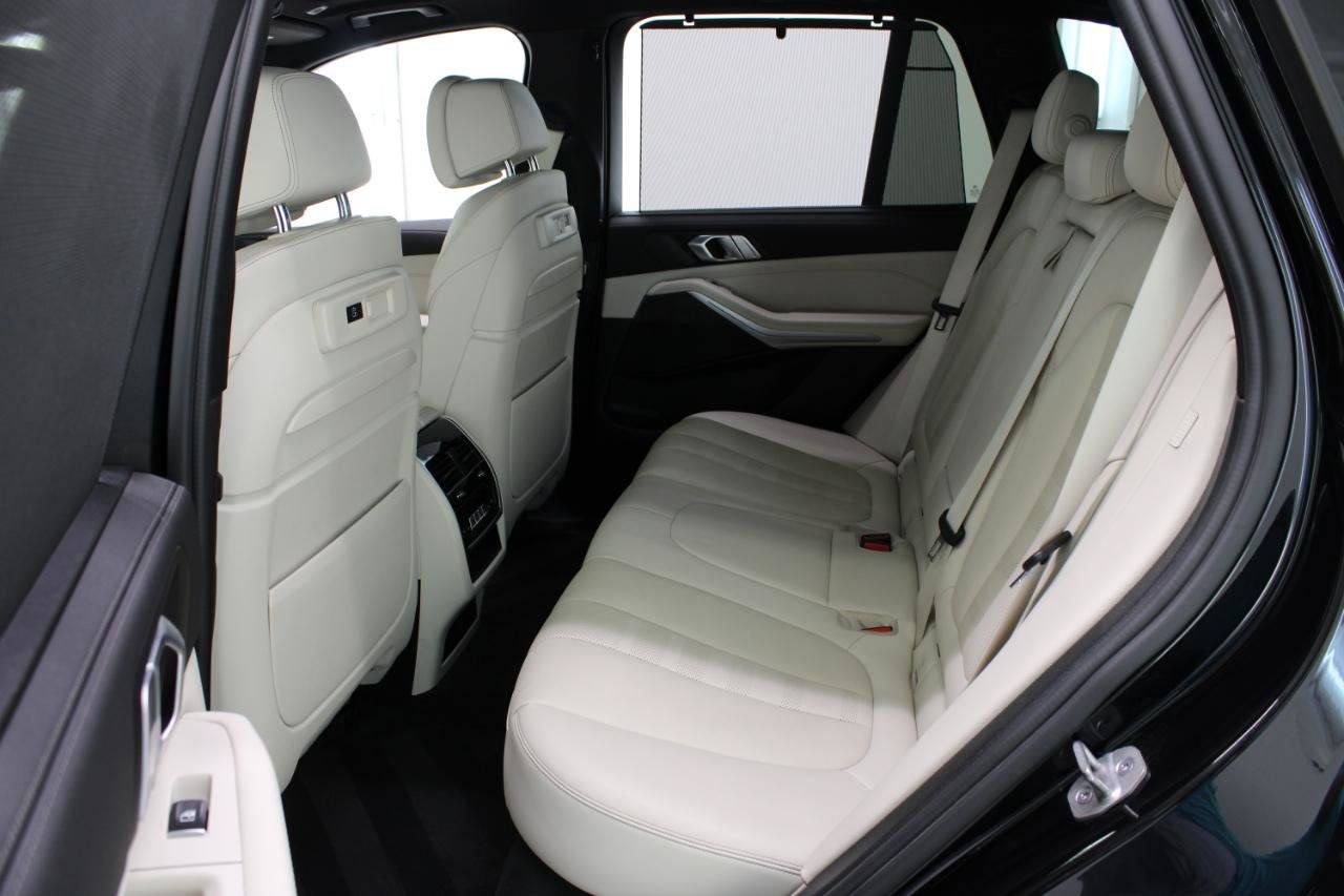 Used 2022 BMW X5 xDrive40i w/ M Sport Package AWD/4WD image 38