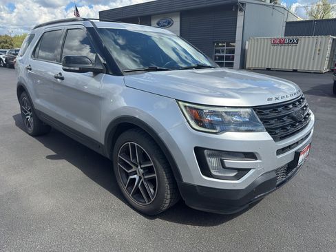 Used 2017 Ford Explorer Sport w/ Equipment Group 401A AWD/4WD image 3