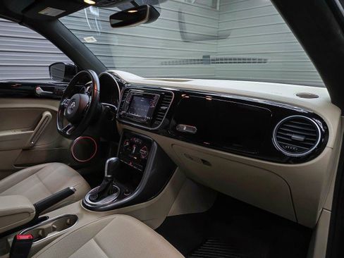 Used 2018 Volkswagen Beetle 2.0T S w/ Style & Comfort Package FWD image 13