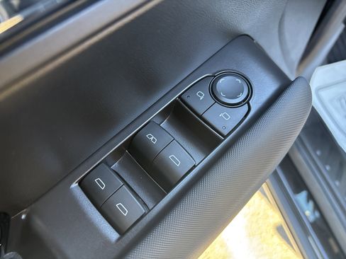 Used 2024 Chevrolet Colorado Z71 w/ Z71 Convenience Package 2 image 17