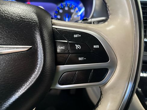 Used 2018 Chrysler Pacifica Limited image 13