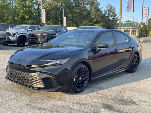 Used 2026 Toyota Camry SE image 5