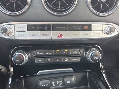 Used 2018 Kia Stinger Premium AWD/4WD image 38