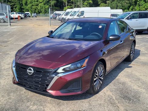 Used 2025 Nissan Altima 2.5 SV AWD/4WD image 6