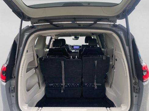 Used 2023 Chrysler Pacifica Touring-L FWD image 26