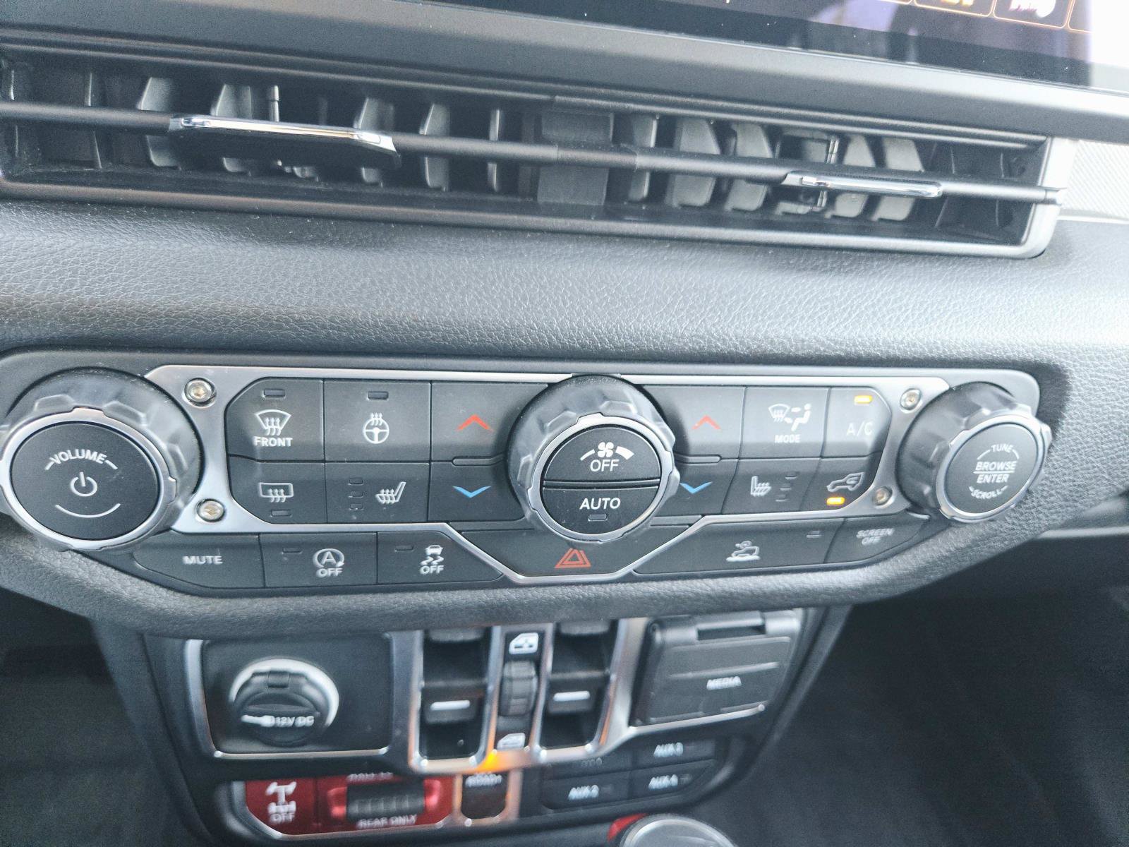Used 2025 Jeep Wrangler Unlimited Sport AWD/4WD image 31
