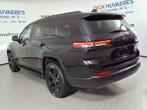 Used 2024 Jeep Grand Cherokee L Limited w/ Luxury Tech Group II AWD/4WD image 6