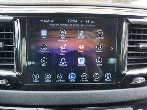 Used 2017 Chrysler Pacifica Touring-L w/ Tire & Wheel Group image 10