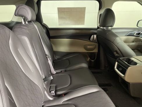 New 2026 Kia Carnival LXS image 16
