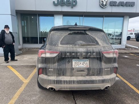 Used 2021 Ford Escape SE image 3