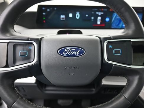 Used 2025 Ford Expedition Active AWD/4WD image 12
