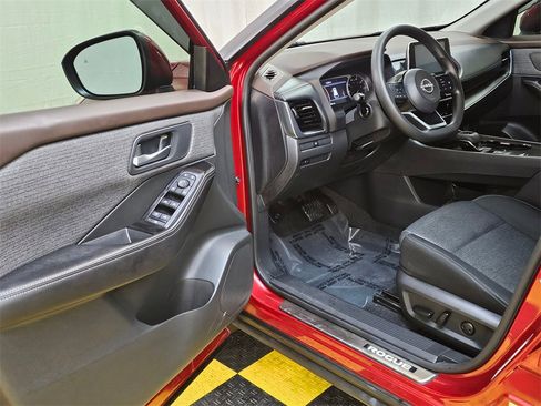 Used 2022 Nissan Rogue SV image 20