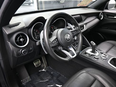 Used 2023 Alfa Romeo Stelvio Sprint image 10