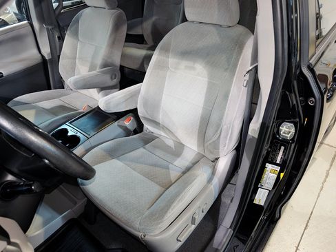 Used 2020 Toyota Sienna LE AWD/4WD image 18