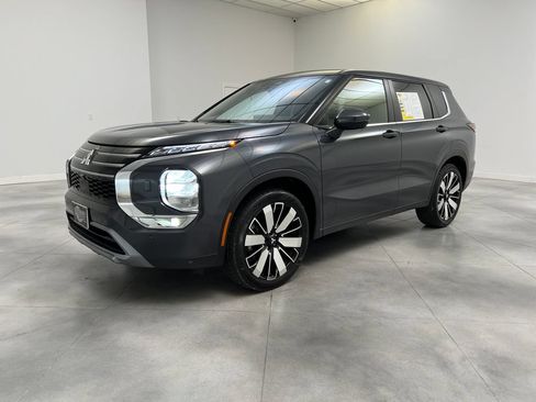Used 2025 Mitsubishi Outlander SE AWD/4WD image 4