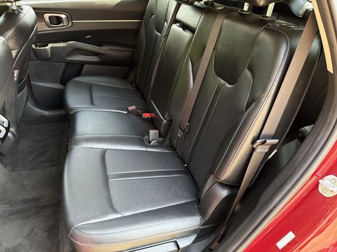 Used 2022 Kia Sorento S FWD image 19