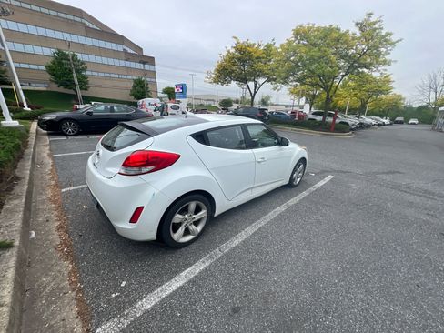 Used 2014 Hyundai Veloster FWD image 7
