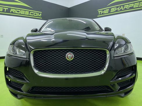 Used 2019 Jaguar F-PACE Prestige image 3