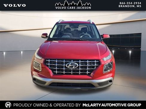 Used 2024 Hyundai Venue SEL image 2