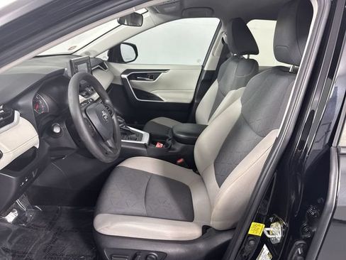 Used 2021 Toyota RAV4 XLE AWD/4WD image 18