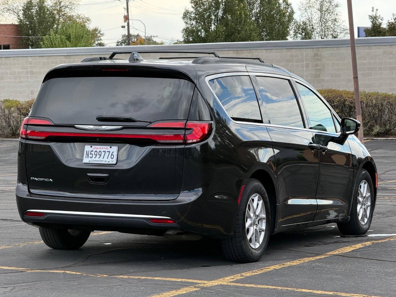 Used 2022 Chrysler Pacifica Touring-L FWD image 5