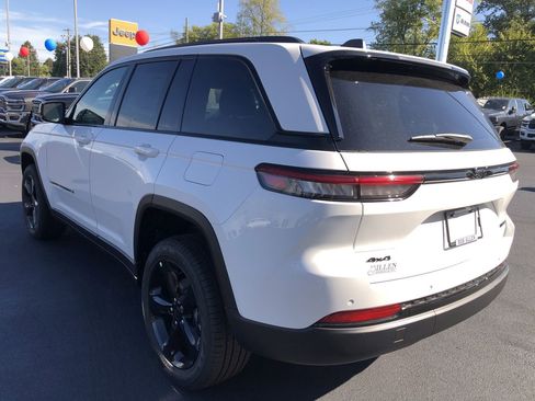 New 2025 Jeep Grand Cherokee Limited w/ Black Appearance Package image 12