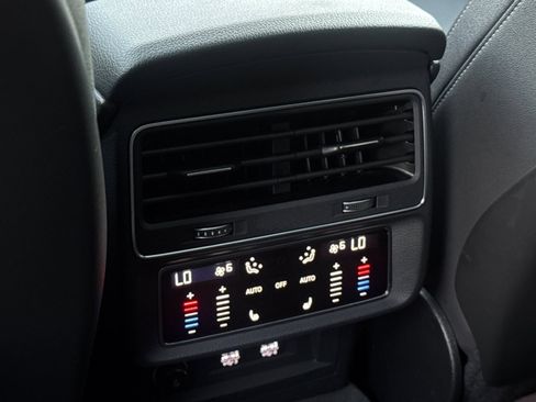 Used 2019 Audi Q8 Prestige w/ Towing Package image 37