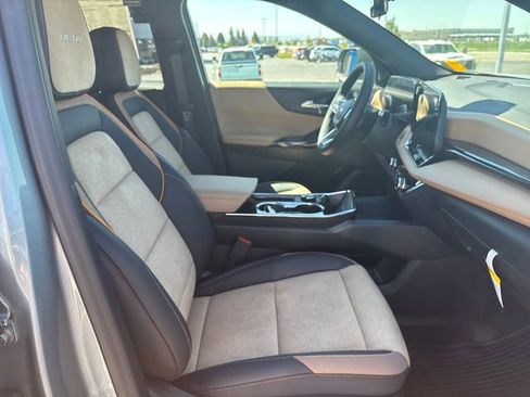 New 2026 Chevrolet Equinox ACTIV w/ Convenience Package III AWD/4WD image 23
