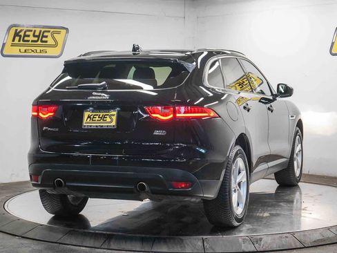 Used 2017 Jaguar F-PACE Premium image 4