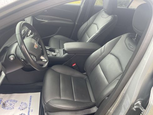 Used 2025 Cadillac XT4 Premium Luxury image 15