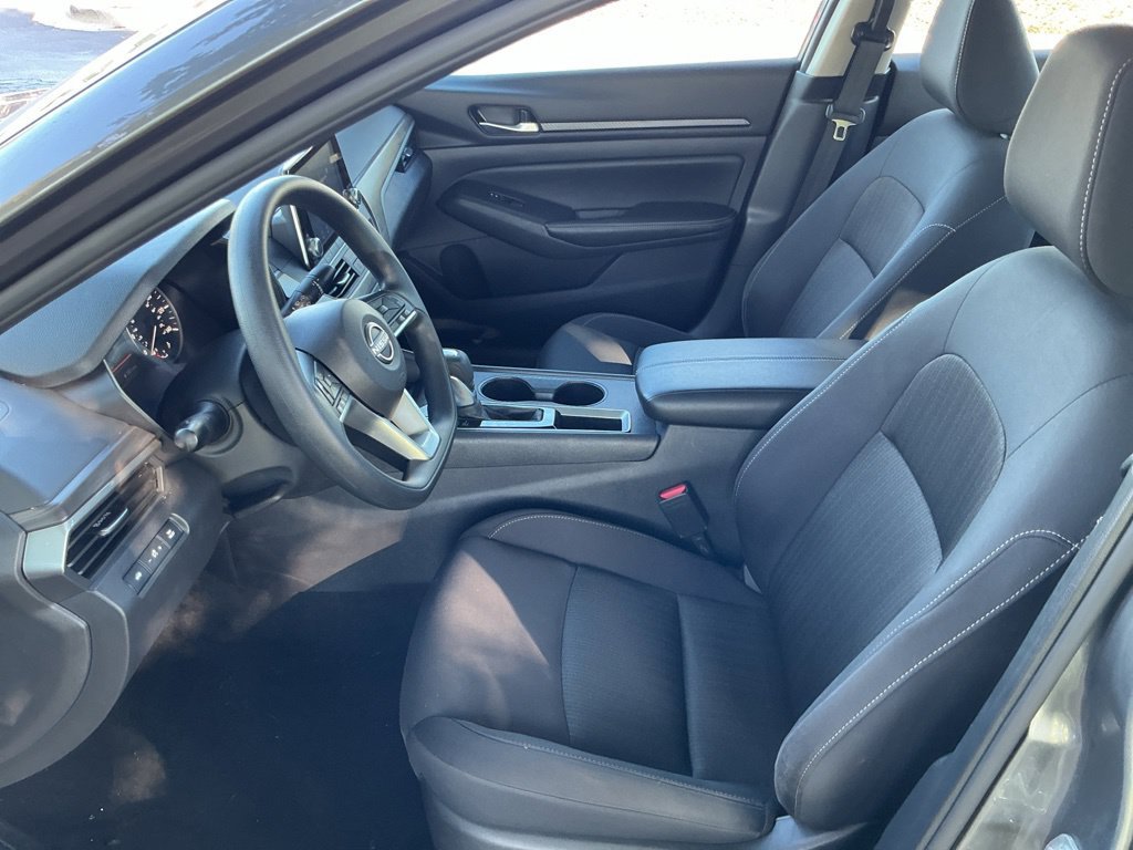 Used 2025 Nissan Altima 2.5 SV FWD image 17