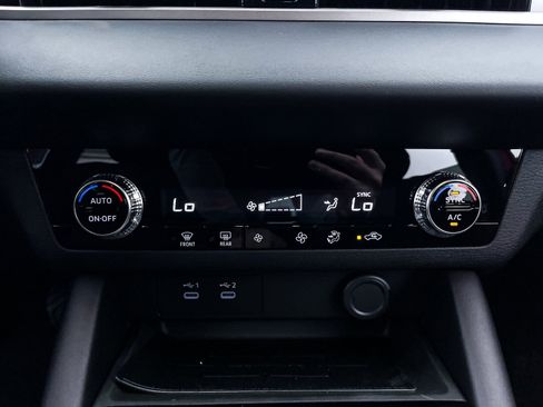 New 2025 Mitsubishi Outlander ES image 17