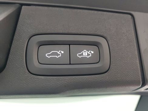 Certified 2023 Volvo XC60 B5 Ultimate w/ Climate Package FWD image 12
