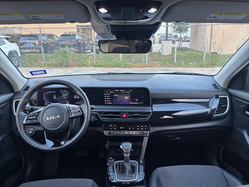 Used 2025 Kia Seltos S image 32