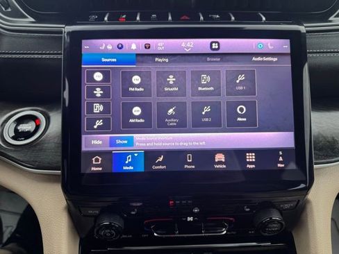 Certified 2025 Jeep Grand Cherokee Limited image 15