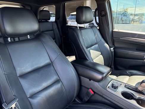 Used 2017 Jeep Grand Cherokee Limited w/ Trailer Tow Group IV AWD/4WD image 13