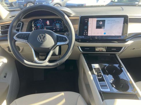 Certified 2025 Volkswagen Atlas SE w/ Panoramic Sunroof Package image 15