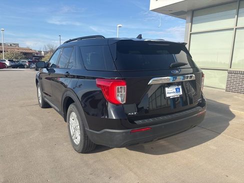 Used 2021 Ford Explorer XLT image 7
