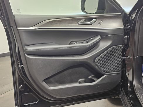 New 2025 Jeep Grand Cherokee Limited AWD/4WD image 17