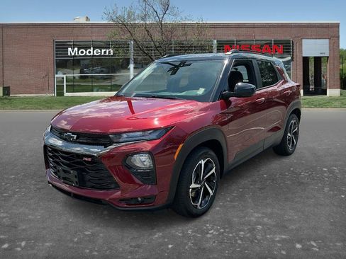 Used 2023 Chevrolet TrailBlazer RS w/ Sun and Liftgate Package FWD image 2