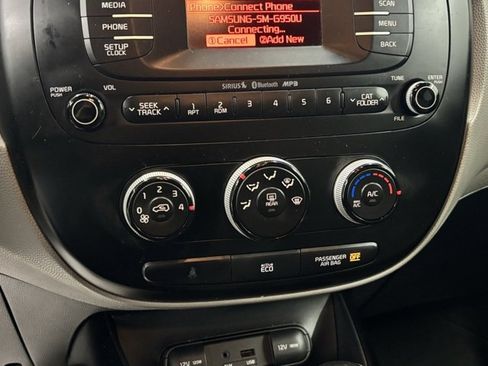 Used 2015 Kia Soul image 22